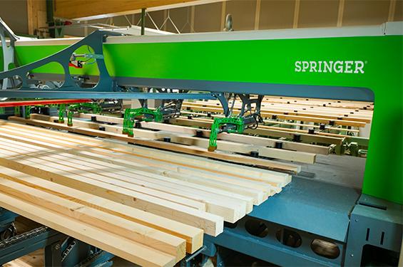 E-Feeder 200: Die flexible Zuteiler-Lösung für die Schnittholzproduktion von SPRINGER Maschinenbau.
